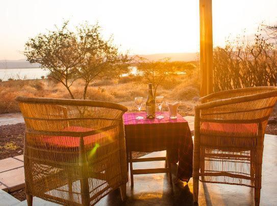 Naibala Manyara Lodge Мто-ва-Мбу Экстерьер фото